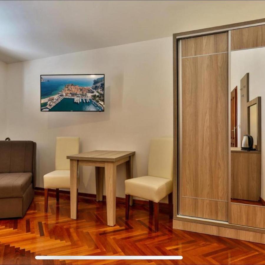 Kosta Guest house