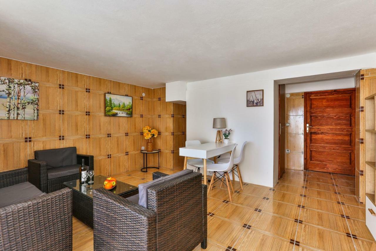Kosta Guest house